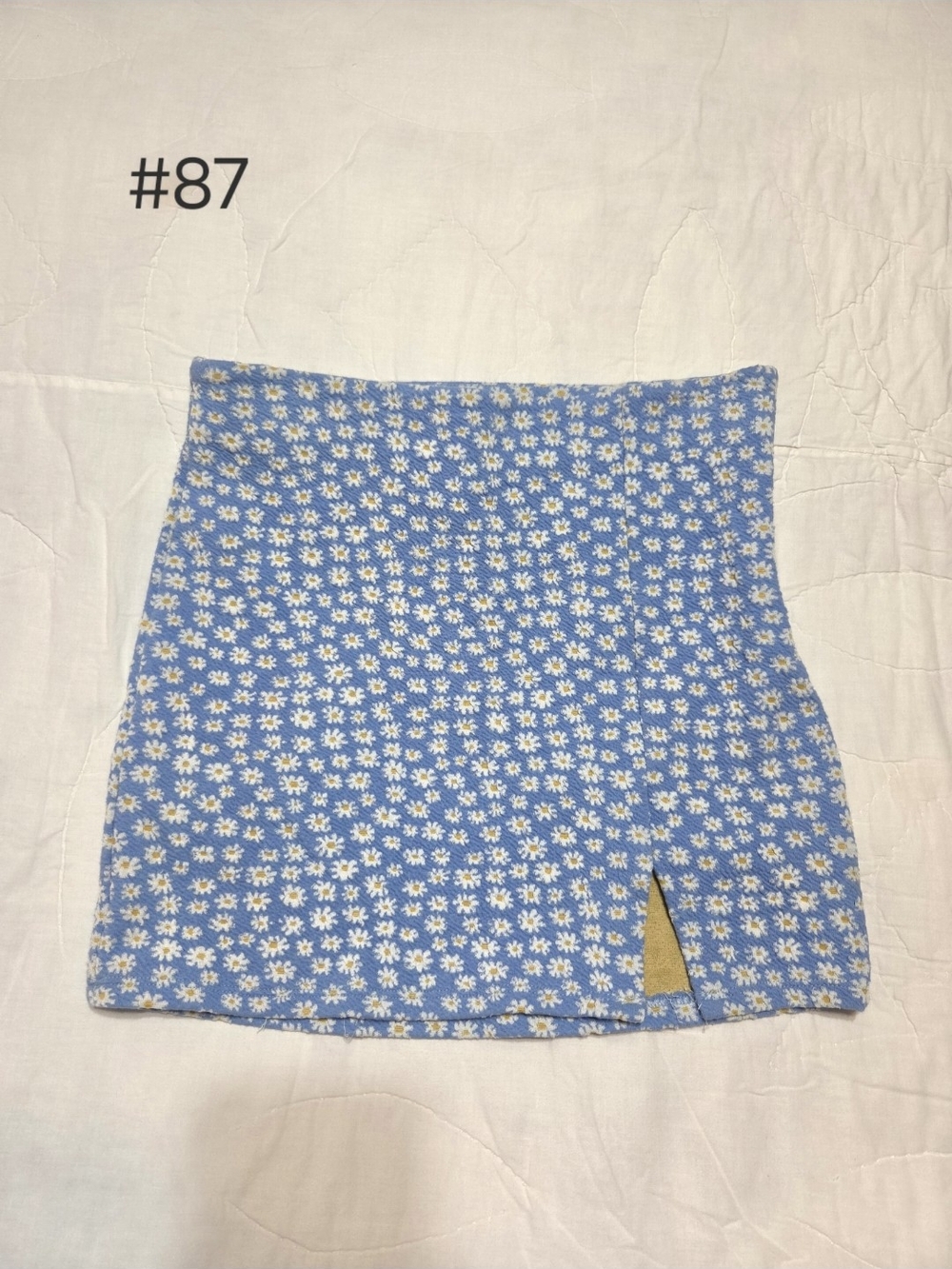 Forever 21 Blue & White Daisy Floral Mini Skirt with Side Slit - Size Small